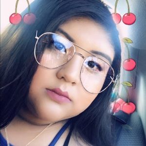 Meet your Posher, Marissa